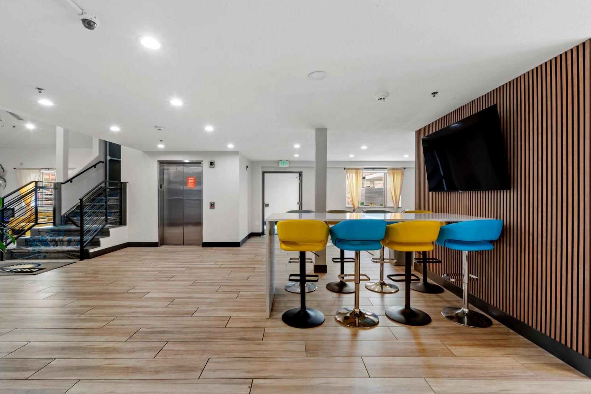 Days By Wyndham Hotel Thornton